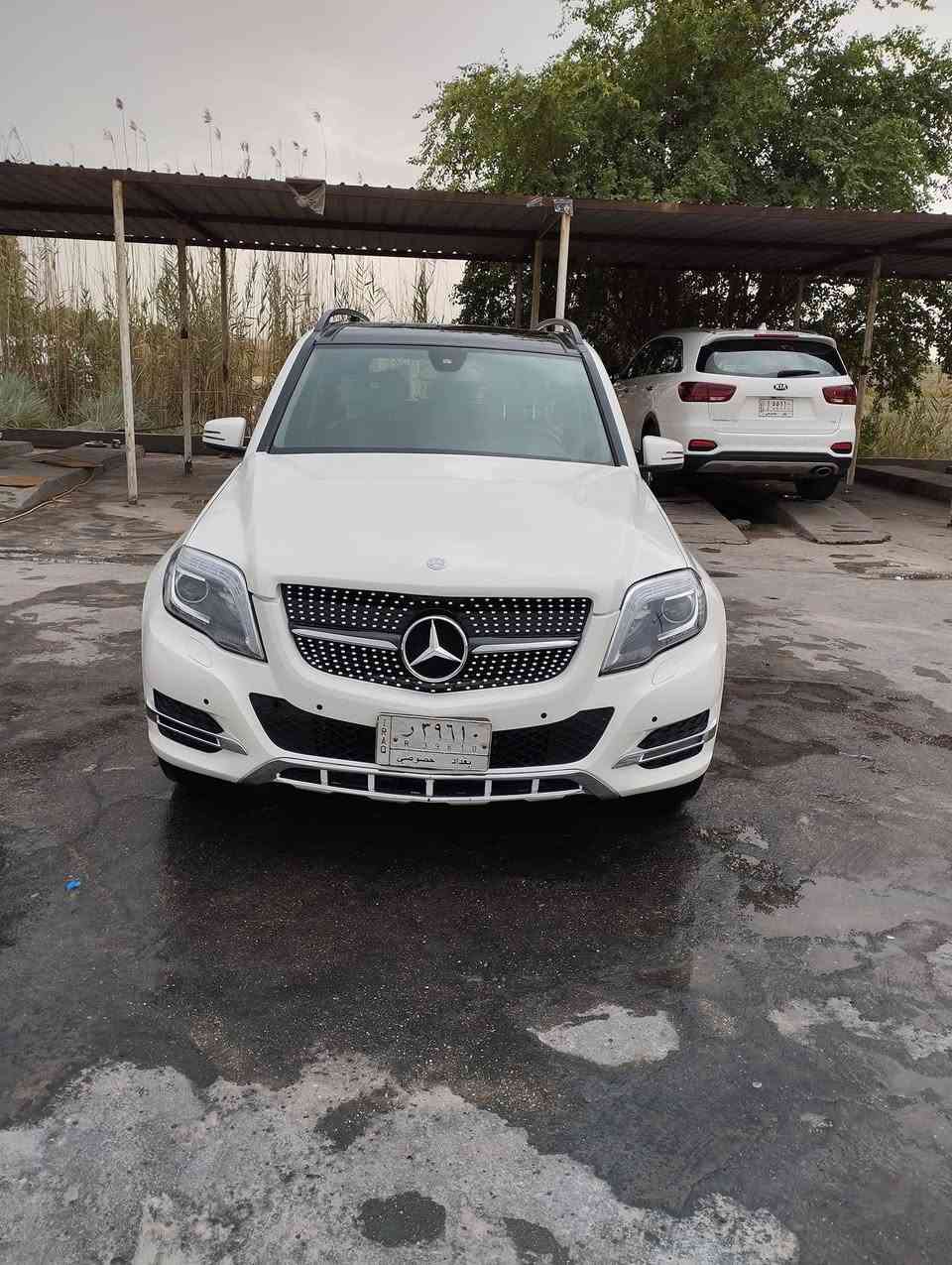 السلام  عليكم
السعر  185 ورقة 
مرسيدس بنز GLK 350
للبيع موديل 2014
رقم بغداد  
السيارة نظيفة جدا خالية من كل نقص 
زيرو مسج
بصمة
داخل اسود جلد 
شاشة تحديث من شركة مرسيدس 
شاشات خلفية
خمس ابواب بصمة 
تدفئة كشنات أمامية
محرك   3500 
6 سلندر
سيدي جنجر 6 أقراص
شاشة كبيرة وسطية وكاميرا خلفية 
حساس مطر
نظام اقتصادي ايكو 
اطفاء ذاتي 
بارك ذاتي عند فتح باب السائق 
ليد أمامي
تحكم ستيرن 
مثبت سرعة 
ويل كب 20
بانوراما 
محرك اقتصادي 
وارد امريكي   ضربتة دعامية ومبدل نفس اللون 
اعلى فئة في glk 
***********
