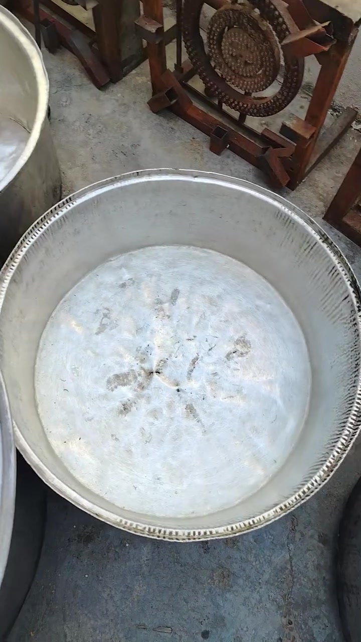 السلام عليكم
من رخصت صاحب البيج 
١٠ جدوره
٧ طباخات
حي العامل
***********
