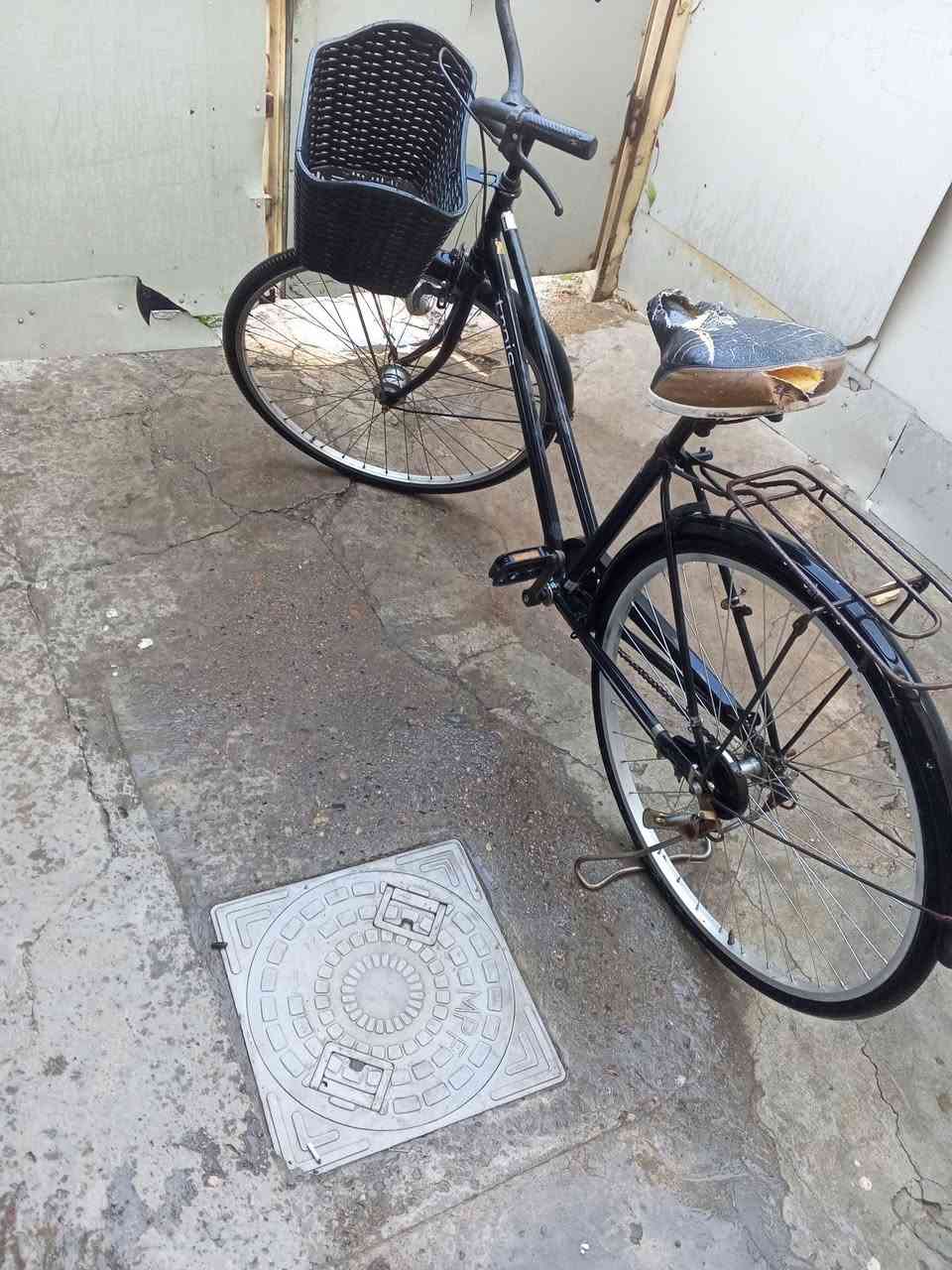 السلام عليكم باسكل باله ياباني مال باله  جديد تايرات وجوابه جدد مابي نقص بس السرج اشويه تعبان  مكانه بغداد حي العامل رقم السعر ٥٥الف الهاتف ***********
