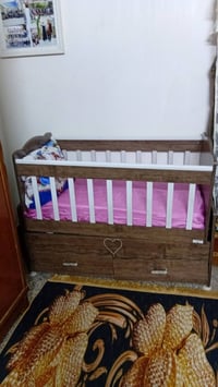 سرير اطفال للبيع مكان بغداد الغزاليه للاتصال ٠٧٨٧٠٠٤٥٨٩٨ السعر ٧٥٠٠٠ ا...