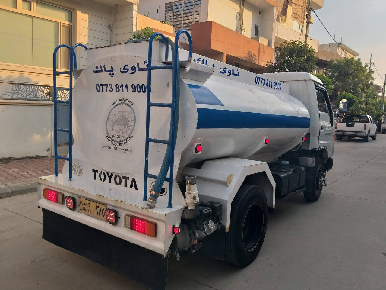 تەنکەری ئاو بۆ فرۆشتن
TOYOTA DYNA 
توێتادانیا 5 برخو 16Bمۆدێل 1997 ئاڕم پلاستیكی هەولێرجۆکەرە بەشەرتی ئاڕموئەوەلیات ڕەقەم لەسەرشانسی سەیارەیەکی تابڵێی پاک و جوانە ئاوێنەی کارەبای و هەردووجام کارەبای گێرو مەکینەی وئەکسلی بەشەرت وەڕەق لەسەرە
تەنکی گەورە 23 بەرمیلی گەڵبەنایز  
تاقم تایەی لۆك مۆلیدەی کۆژین ئەسڵی لۆك 40مەترسۆندە تازە
سەیارەکە حالیەن لە ئیشایە بەس سایەقێکی کەمە 
ڕەقەمی خاوەنی لەسەر تەنکەرەکەیە.
شوێن سلێمانی ژ.م
***********
