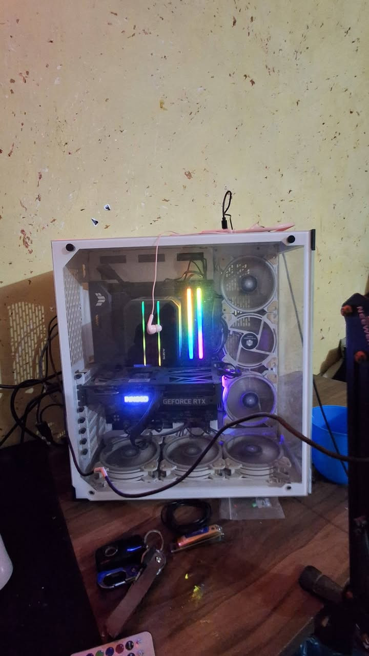 كيس للبيع سعر مليون عدل للتواصل ***********
فقط الالوان مال فانات ماتشتغل والفانات تشتغل كلشي شغال
كارت الشاشه 3060
رامات 16g
معالج Intel Cori 5-12400f
مذر بورد B660 -plus wifi
الكراتيين موجوده مال كل قطعه مكاني بغداد
