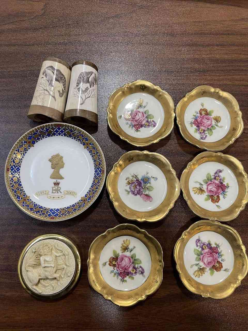 مجموعة انتيك فيها صحون صغيرة مطلية بالذهب 
ممالح عمل يدوي أفريقي 
سعر نهائي ٥٠ الف


**إذا كنت صاحب هذا الإعلان وتريد حذفه لأي سبب، رجاءا أرسل رسالة إلى الدعم الفني**