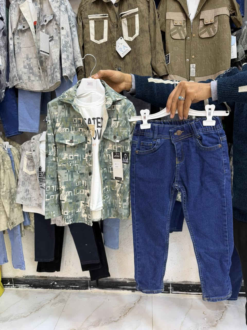 عرض ملابس أولاد: طقم 3 قطع
 • القميص + البدي + البنطلون كابوي
 • متوفر جميع القياسات
 • ألوان متنوعة وجذابة
 • قماش أصلي عالي الجودة
 • المكان: مجمع الحاج، هاتف العامري

لا تتردد، اختار لأطفالك الأفضل!


**إذا كنت صاحب هذا الإعلان وتريد حذفه لأي سبب، رجاءا أرسل رسالة إلى الدعم الفني**