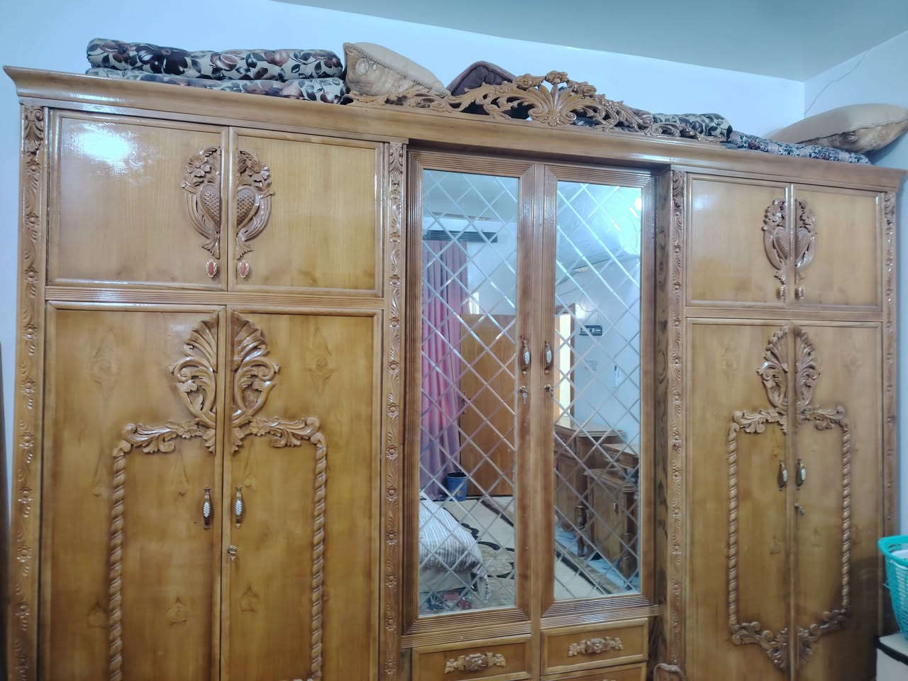 غرفة نوم البيع نضيفة كلش اخت الجديده ***********
