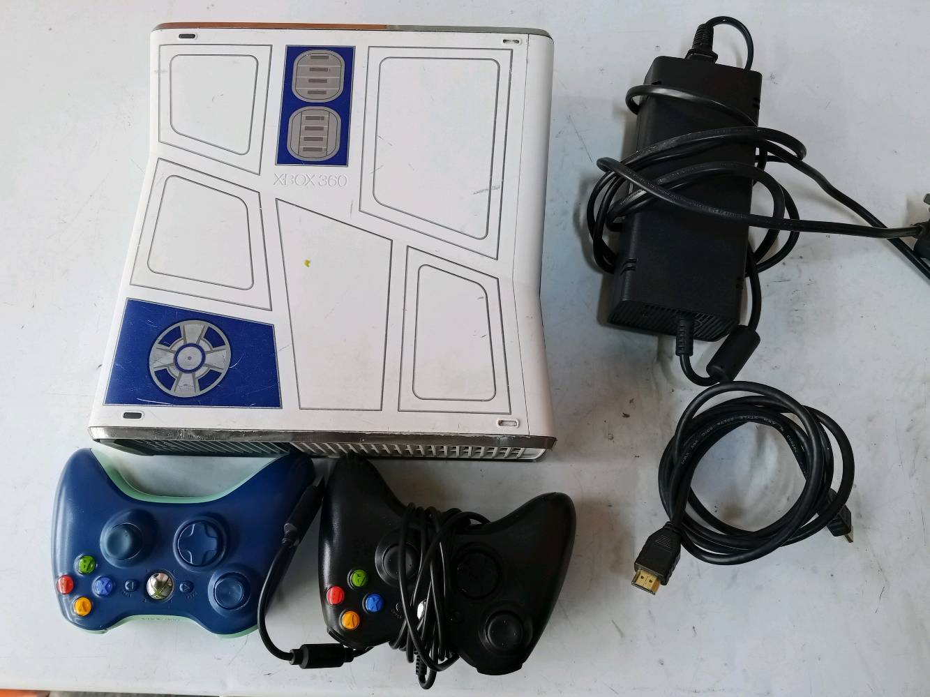 سلام عليكم اكس بوكس كامل ملحقاتة ويا 360بي 141لعبة الجهاز باندل نضام اورورة كلش نضيف متسمعلة صوت 


