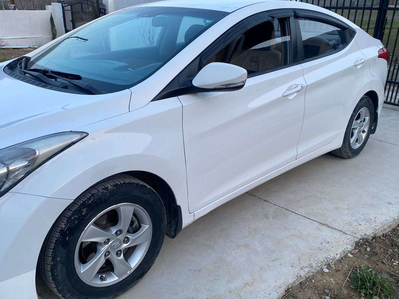 النترا ٢٠١٢
ئۆتۆ و مکینه بچوک 
سپی بەفری گێڕو مەکینە بەشەرت 
تەنها بۆنیت و هەردوو سەری چامەلەخ و دۆسە بۆیاخ 
بێ ناوگرتن 
سایارە لەسەر دەقی شەریکەیە 
***********
*********** أربيل, العراق
