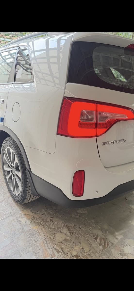 سورنتو 2014 ماشيه 26 
(مواصفات السياره )

مكينه 4 سلندر 2400 

3 قطع تبريد
 7 راكب 
لد امامي حساس امامي خلفي 

كامرى مري شفط 
كشنات جلد ويل كروم
نضام تزحلق 
بردات خلفيه
تبريد بيانو
مكفوله من الصبغ والضربه والتبديل
السياره في وضع الشركه
رقم بغداد 
عدد سويجات 2 
مكان السياره بغداد شارع فلسطين
الهـاتف ***********
