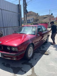 BMWدبليو 525موديل1992اوتماتيك للبيع اومراوس حسب القناعة مكينة وكير مكف...