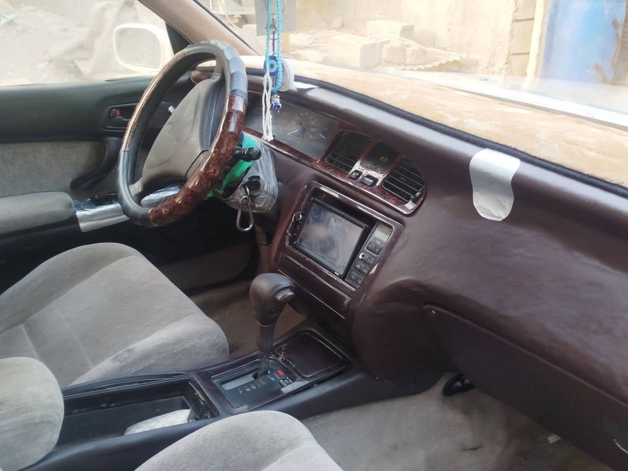 السلام عليكم للبيع سياره بطه متصل موديل 1992رقمً بصره  لون لؤلؤي مكفوله كص ونقل جثه وعيب شرعي وضربه  جاهزه مكينه وكير وحداده وتبريد وتخم تاير  كهربايات سنويه ٢٠٣٠ السعر ٦٥ وبيها  مجال لشراي    للاستفسار    ‏‪0770 685 4642‬‏
