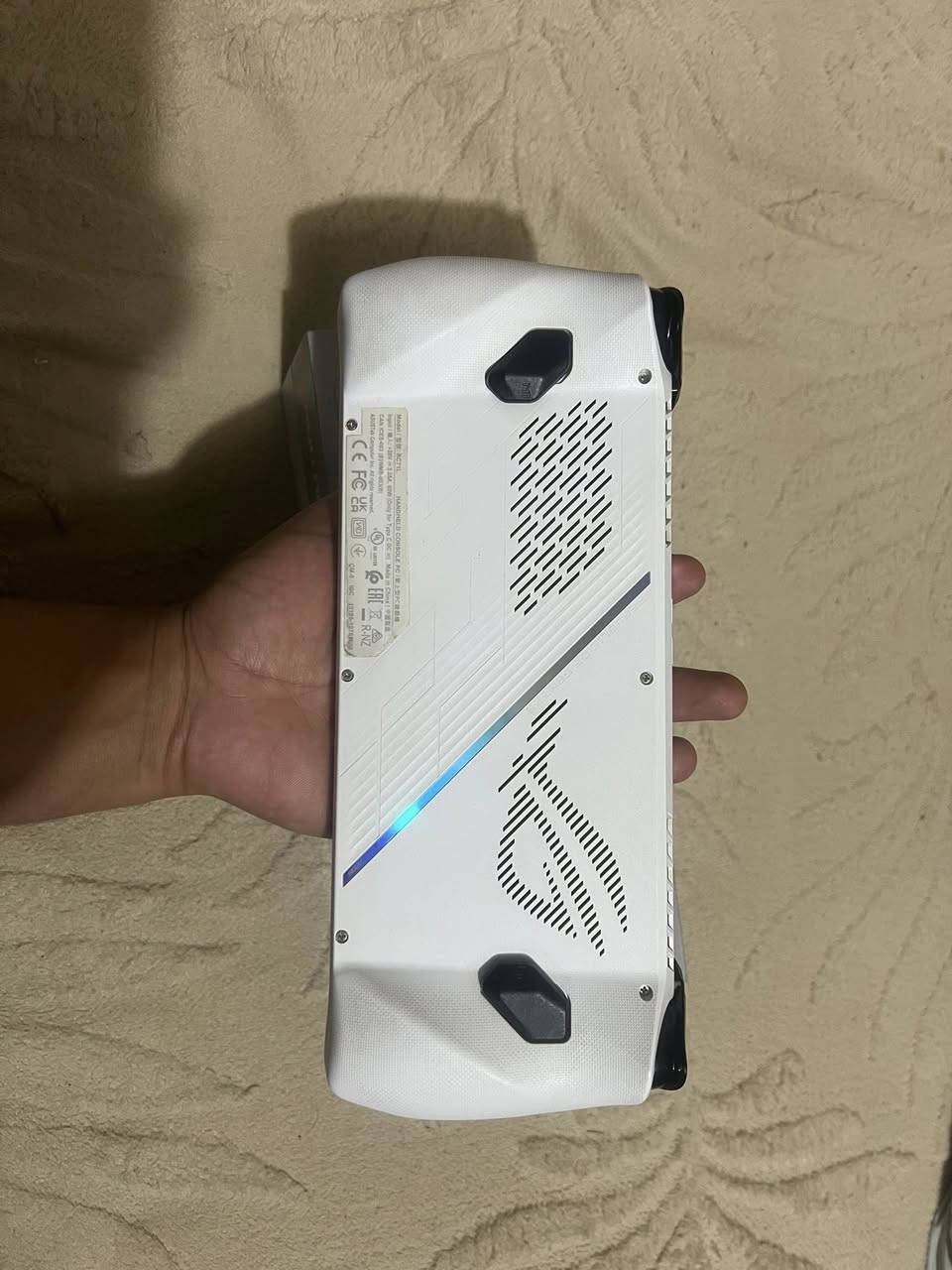 السلام عليكم ورحمه الله وبركاته 
جهاز rog ally z1 نسخه اكستريم للبيع
نضافه الجهاز 100/100 سبب البيع اريد اشتري تجميعه
وين ما تريد تفحصه افحصه ضامن الجهاز جداًً نضيف
سعر 540 الف وبيه مجال حك الجيه يعني كروتك عليه 
***********
