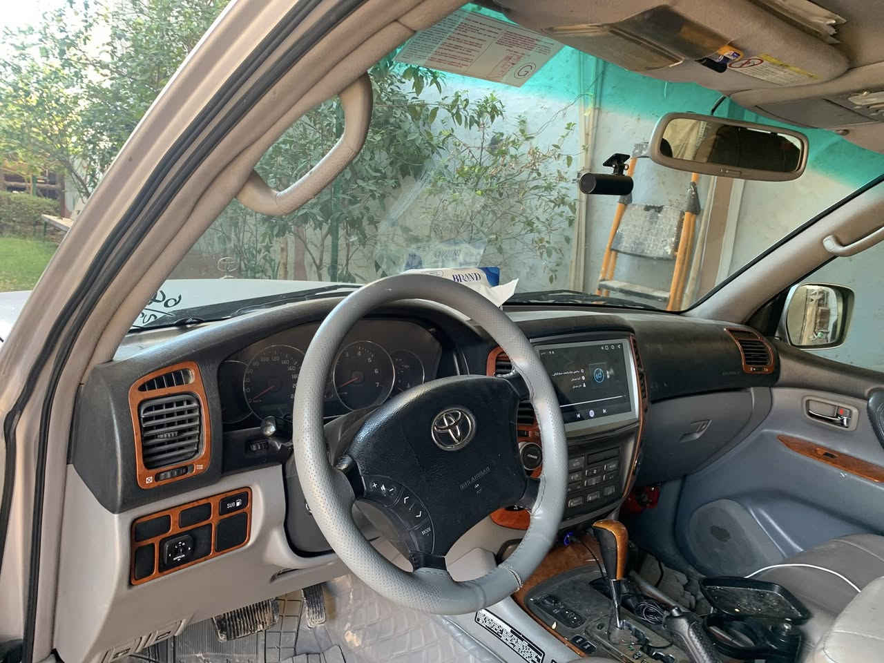 لاندكروزر موديل ٢٠٠٥ فئه VXR محرك ٨ سلندر ٤٧٠٠ بيهة قطعه وحده صبغ ماشيه ٢٨٠ الف كيلو رقم اربيل  عدد المقاعد ٧
١- جكات تعليه تنصيه 
٢- ثلاجه 
٣- شاشه 
٤-دبل تانكي 
٥- كشنات جلد البلاد مالتها 
٦- كامرات امامي خلفي 
٧-تحكم ستيرن 
٨- كشنات كهربائيه 
٩- صندوق كهربائي 
١٠- التحكم على المنحدارت 
١١-تدفئه وتبريد مقاعد 
١٢- فتحه سقف 
١٣- مستشعر وقوف 
١٤- كاميرات اماميه خلفيه 
سعرها ٢١٠ وبيها مجال 
للتواصل على الرقم ***********
