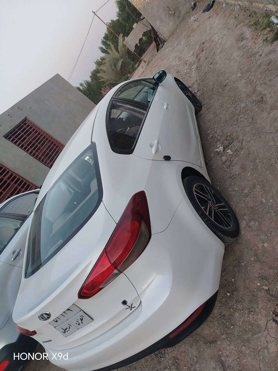 السلام عليكم سيراتو 2017 للبيع مكينه 1600 مكفوله عدا البنيد صبغ وباردات بسيطه شوف العين السعر 120
***********
