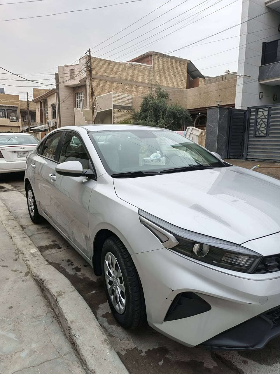 سلام عليكم كيا سيراتو موديل 2023 خليجي بدون مواصفات محرك 1600سياره جديده ما ماشيه بيها بلدعاميات طخات خفيفه واضحه بلصور السعر 160 وبيها مجال العنوان بغداد الثعالبه رقم التلفون *********** مكلف بألنشر
