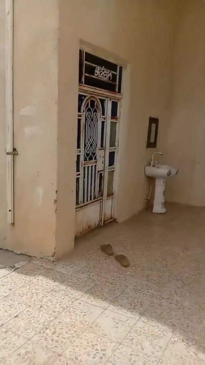 السلام عليكم بيت متين متر البيت كامل بناء تعال وحط طابو صرف مكانه حي سجاد جبيسه وهذه رقمي بيه وتساب ***********
