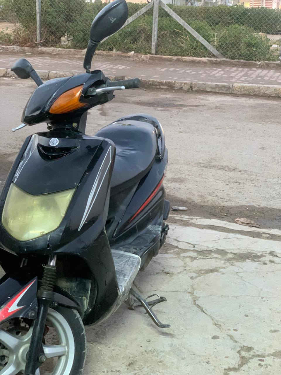 السلام عليكم سكنس نثيه كفاله عامه تبخير وتنقيص فقط بيها ملاحضات بل جاملغ الأمامي دراجه تخبل حساس ستان قفل جنطه قفل استرين قفل صندوك قفل بانزين كله شغال دراجه تخبل سعرها 550 وبيها مجال بصيط التواصل على الرقم ***********
