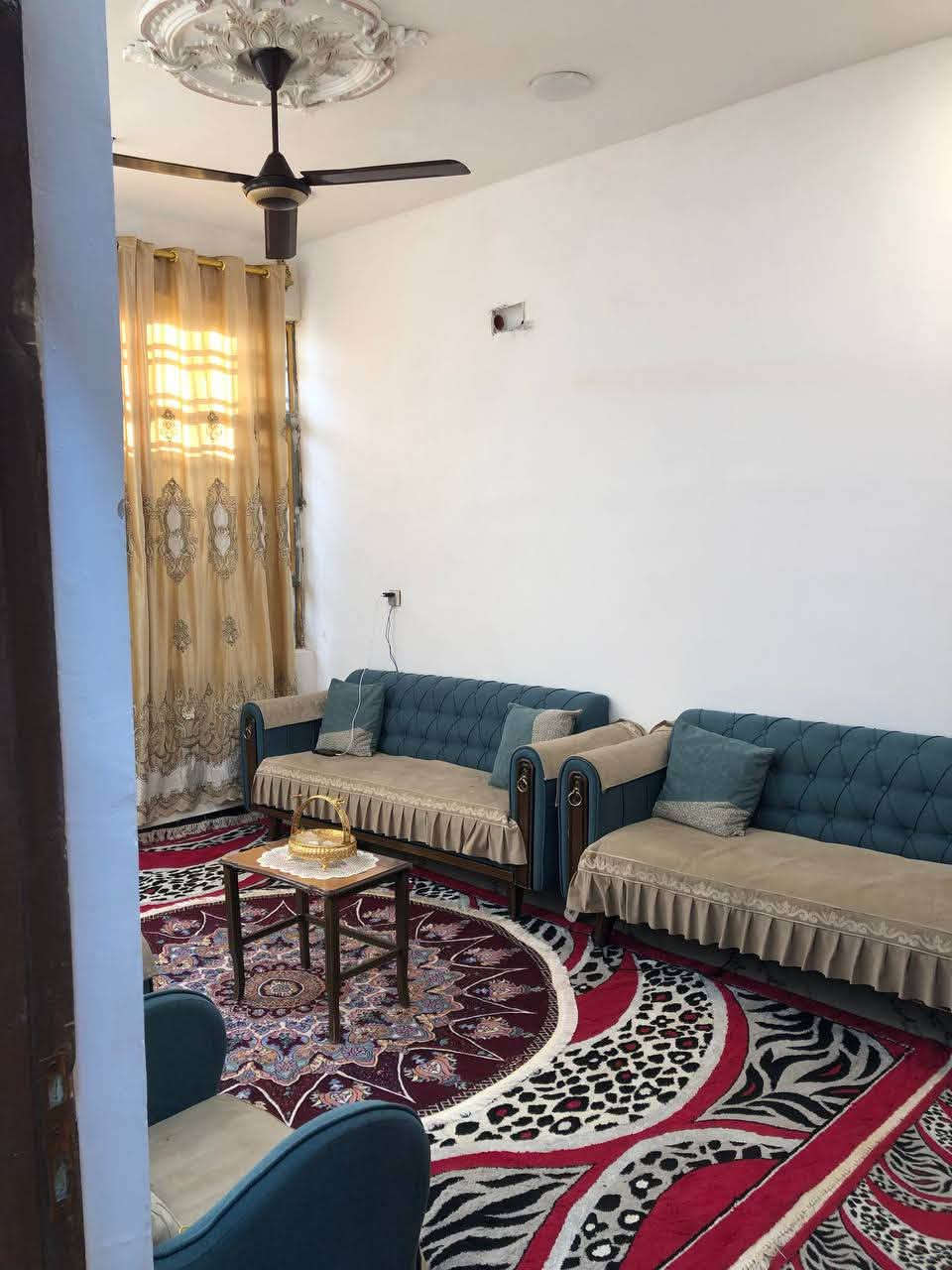 السلام عليكم بيت 100 م للبيع حي الكوفة خلف دلالية السيد اخير فرع فرع ابو عراق البيت بناء حديث ماناقصه شي كامل خدمات تبليط مجاري كهرباء السعر 62 وبي مجال للأستفسار***********
