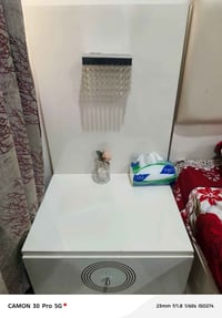 غرفة نوم نفرين • مستعمل • نجف