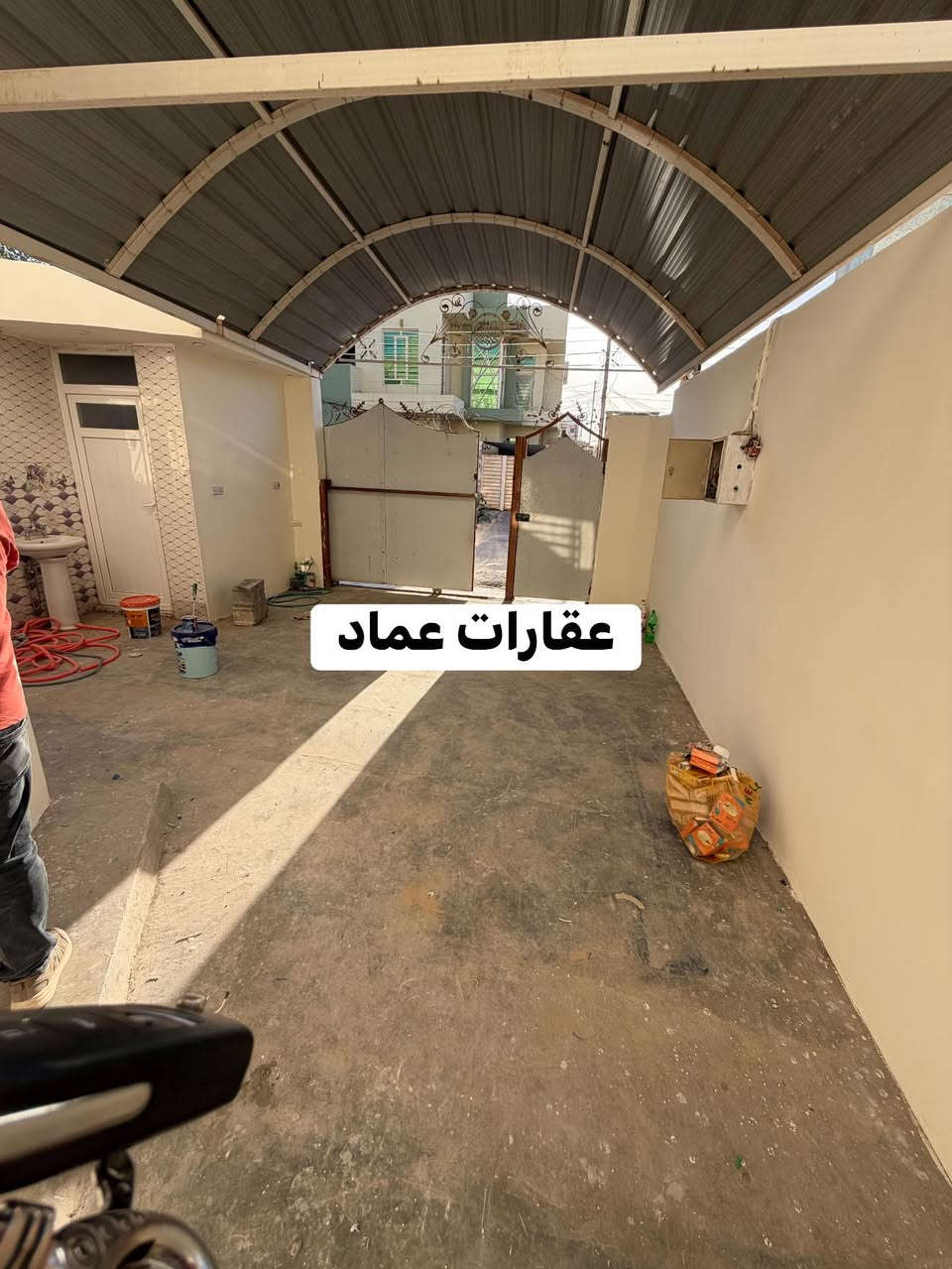 مشتمل للبيع مساحه 125م قاطين 4 غرف بناء حديث. حي الافراز خلف جامع القريشي. شارع 15. سند 25 فارغ جاهز للسكن للاستفسار

***********

