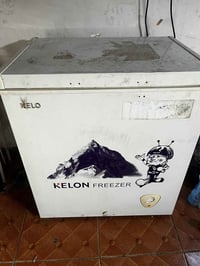 07807908887 مجمده للبيع مع طباخ سطحي 4 عيون وقنينه غاز  ابيعم كلهن الس...