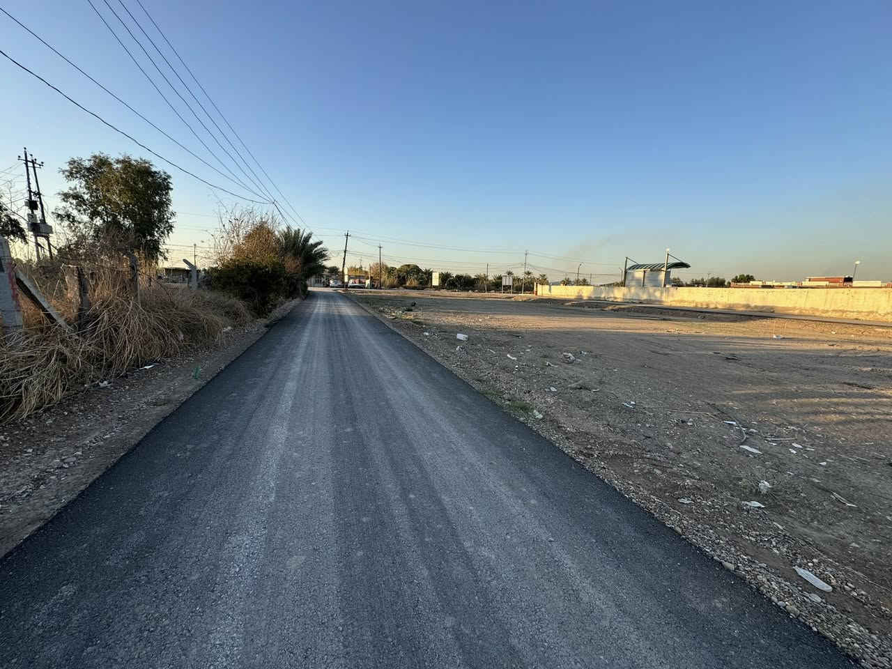 السلام وعليكم قطعه ارض للبيع 300م واجهه 15م نزال 20م الدوره هور رجب
مجاور بانزيخانه اضواء بغداد كامل خدمات شارع 7م تجاريه 
السعر 82 قفل
للستفسار ***********
