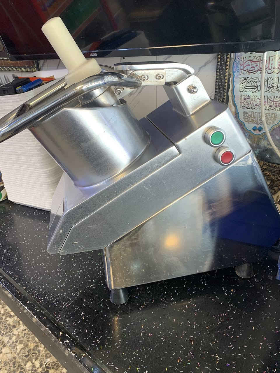 للبيع مثرامة بعدهة بل جيس جديدة السعر ٥٠٠ مكان بغداد ***********
