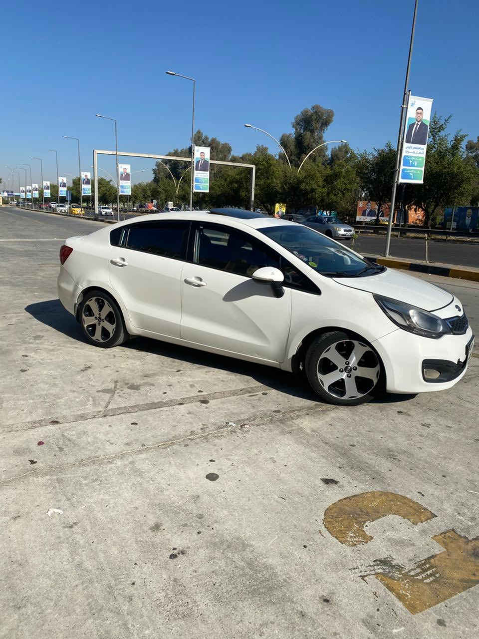 السلام عليكم
كيا ريو 2014  خليجي فول 
محرك ١٦٠٠
تحكم ستيرن جهتين 
حساسات امامي خلفي 
اشاير بالمري
مري شفط 
شاشة 
كامرة 
كير مكينة تبريد بشرط
بيها ٣ قطع صبغ 
السعر ٨٥ وأبيها مجال بصيط 
شرط التحويل
الشراي يتصل ***********
