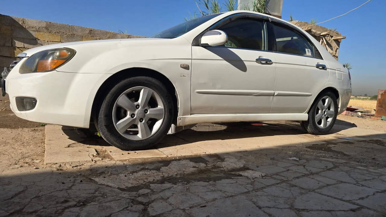 سبكرته 2009 رقم بغداد جديد بيه بس جاملغ ليمنه صبغ وفتحه وباقي مكفوله محرك 1600 المكان بغداد ***********
