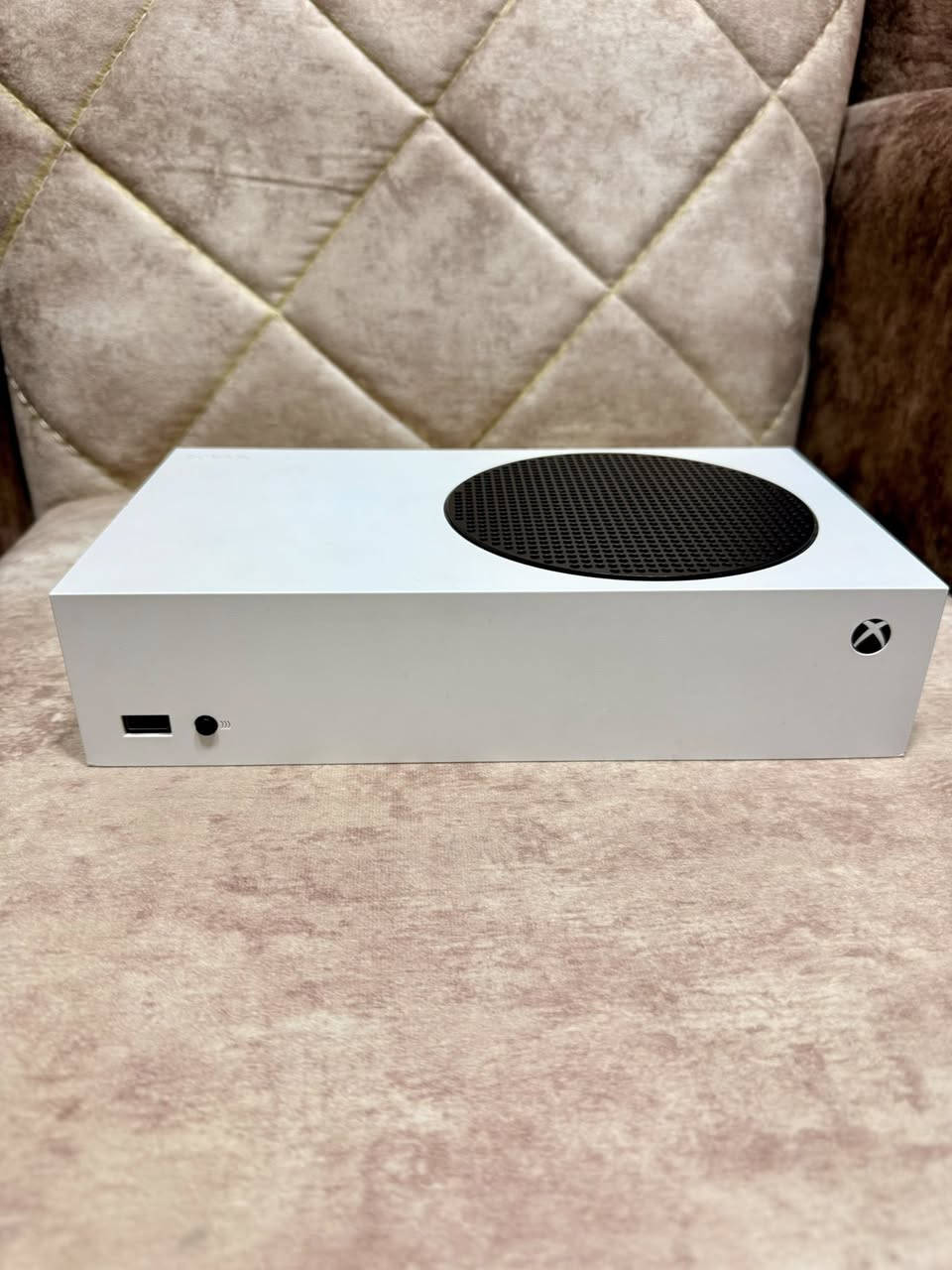 السلام عليكم :
إذا تدور على جهاز نظيف ومرتب بمعنى الكلمة فهذا الك 😮‍💨

✅ Xbox Series S سعة 512GB
✅ هارد خارجي أصلي 1TB
✅ استعمال خفيف جداً ونظافة 99%
✅ بدون أي مشكلة أو تصليح
✅ أداء سريع وسلس بالألعاب

📦 الجهاز لوك ستيكر
🎮 ويا اليدة الأصلية
📦 كامل الملحقات موجودة
🧾 حتى الكارتون الأصلي موجود

مناسب للي يريد جهاز مرتب وسعره أرحم من الجديد بهواي 👌
والجهاز جاهز للفحص بأي وقت

💰 السعر: خ


**إذا كنت صاحب هذا الإعلان وتريد حذفه لأي سبب، رجاءا أرسل رسالة إلى الدعم الفني**