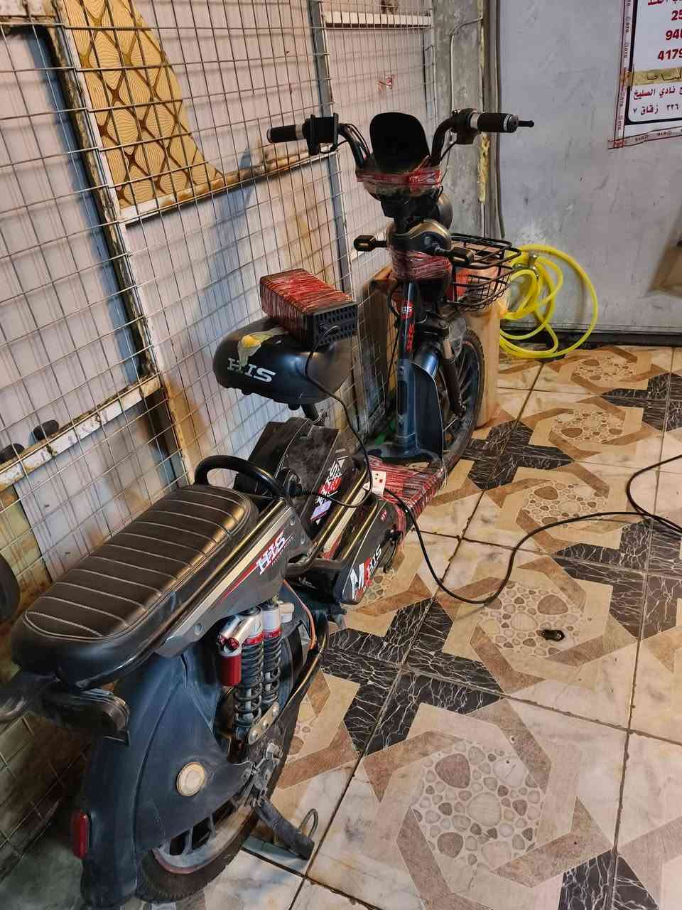 سلام عليكم دراجه شحن للبيع للبطاريه نص عمر غير البطاريه الدراجه كامل سماعه بلوتوث دبل اشاره لايتات بريكات خلفي امامي كله شغال الله شاهد الدراجه نضيفه والبطاريه نص عمر يعني تمشيك اربع اشهر خمسه وبدلهن الدراجه رايده 225 قفلها 200 رجان وبدون حراج المو شراي لايتعب روحه ويتعبني مكاني بغداد صليخ الرقم *********** وتساب فقط
