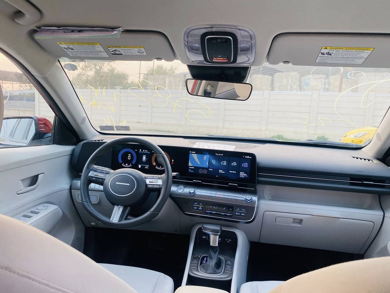 سلام عليكم كونا موديل 2025 موصفات نص فول داخل ابيض
! بصمه 
! رادار جانبي
! تحكم جهتين
! ويل كب
! شاشه كبيره
! كشنات كهرباء
!شاشه كار بلي 
! مانع انزلاق
بيه اهواي موصفات
ماشيه 4 الف mi 
مكينه 2000. دوش 
الحادث موضح بلصور كلش خفيف 
السياره بدون صبغ ابد بدون دواخل

السعر 153. لاستفسار عله الرقم ***********
