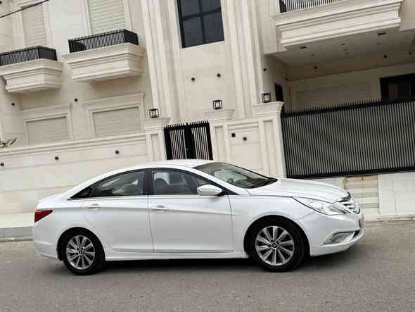 سيارة سوناتا خليجي 2012 
شرط كير محرك صدر امامي خلفي جاهزها اربعه تايرات جددت سنويه وارقام جديده موصفات معروفه بيها 3 قطع صيغ بدون اي دواخل سعر 120 
***********
