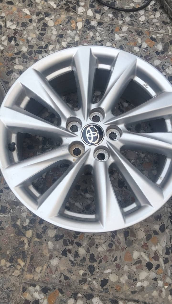 السلام عليكم 
للبيع 
تخم ويل كب حجم 16 بلادي مال كورلا وارد أمريكي موديل 24 نضيف جداً مع تخم كصب الحساسات 
السعر 390
الاتصال ع الرقم ***********
