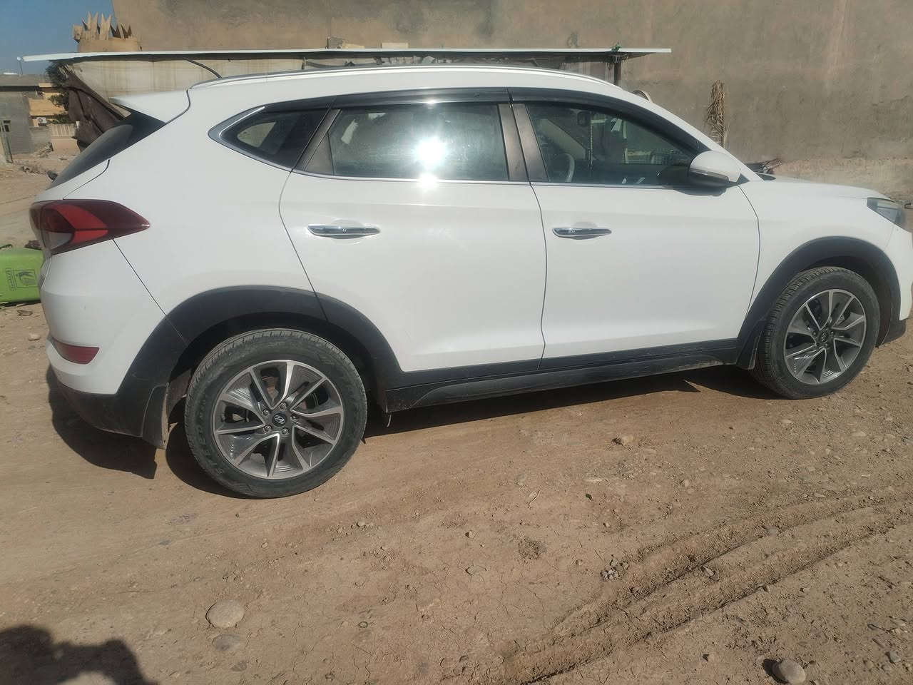 توسان 18 خليجي محرك 200 رقم بغداد بسمي سياره مكفوله من صبغ وضربه بيه بارد بقبق جنطه وبارد بلكصه مال بنيد مري شفط تبريد قطعتين سعره 185 وببه مجال مكان واسط بدره للستفسار***********
