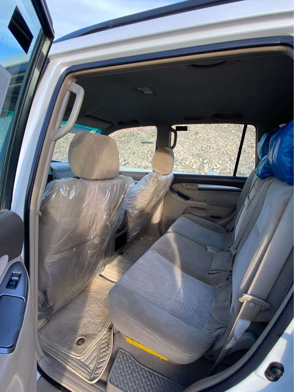محرك 2700
ماشية 271 km
عليها منظومة غاز 
حدادية جديدة شرط
تايرات تخم جدد
ادامة كاملة للمحرك
السيارة مصبوغ بنيدها اثر الجراد وكذالك جارد ممصبوغ صح وكذالك بيها شبرين ونص بالقمارة بس ممصبوغ 
وبيها شاشة مال لاند الحديث مشدوده عليها السيارة مصروف عليها 
رقمها اربيل الدولي شرط التحويل 
مكاني اربيل 
سعرها 145 وبيها مجال بسيط
*********** أربيل, العراق
