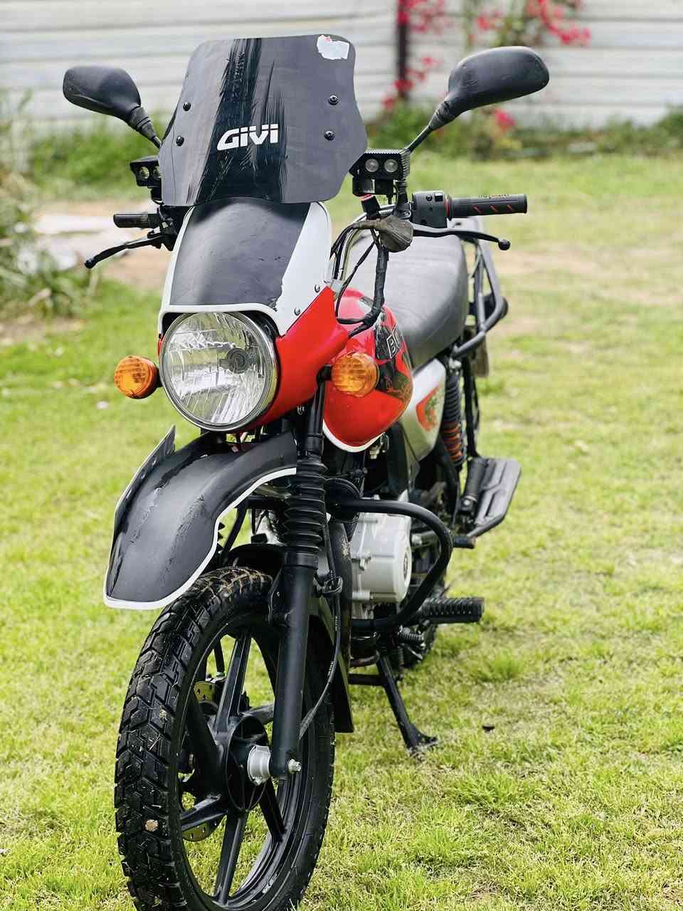 اسلام عليكم بوكسر موديل23 نازله بل25 ماشيه17بعدها بحالة الوكاله مرقم بغداد تحويل ثاني يوم الدراجه نضيفه حيل ومداريه على يدي كهربائيات كلها شغاله دهن امزويل وبيها ملاحضاات بسيطه للاستفسار *********** وتساب عنوان ابو غريب
