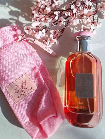 عطر موصوف وردي🌸من شركة أرض الزعفران الإمارتية🇦🇪
مزيج رقيق من الورود الناعمة، الفواكه العذبة، ولمسة فانيلا دافئة يخليج تعيشين أجواء مليانة أنوثة وجاذبية✨

#سنتر_صـوفـي_لتجارة_العـطور
📍العنوان/ طوز خورماتو
سوق الكبير مجاور مصور الجامعة
تتوفر لدينا خدمة التوصيل
 لكافة انحاء العراق
داخل طوز مجاني
📞***********
