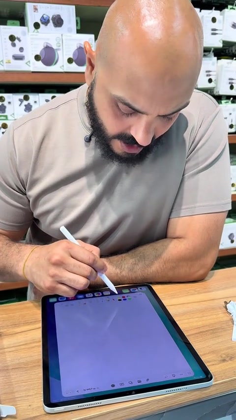 ✍️ قلم ACEFAST Universal Capacitive Pen V1 🌟 استمتع بتجربة كتابة ورسم احترافية على الأجهزة اللوحية والشاشات اللمسية مع قلم ACEFAST Universal Capacitive Pen V1، المصمم بدقة عالية ليمنحك سلاسة واستجابة ممتازة أثناء الاستخدام. ✅ المميزات: 🔹 متوافق مع معظم الأجهزة اللوحية والهواتف ذات الشاشات اللمسية. 🔹 تصميم أنيق من سبائك الألمنيوم خفيف الوزن ومريح للاستخدام الطويل. 🔹 شحن سريع عبر منفذ USB-C. 🔹 خاصية الالتصاق المغناطيسي لتثبيته بسهولة على الجهاز. 🔹 مؤشر LED لمعرفة مستوى البطارية. 🔹 رؤوس قابلة للاستبدال مع رأسين إضافيين مرفقين داخل العلبة. 🔹 استجابة عالية ودقة ممتازة للكتابة والرسم وتدوين الملاحظات. 💰 السعر: 20,000 دينار عراقي فقط 🚚 التوصيل: 5,000 دينار إلى جميع محافظات العراق 📞 للطلب والاستفسار: *********** ✨ خيار مثالي للطلاب، المصممين، والمهنيين الذين يبحثون عن قلم ذكي عملي وأنيق بسعر مميز. #creatorsearchinsights 

