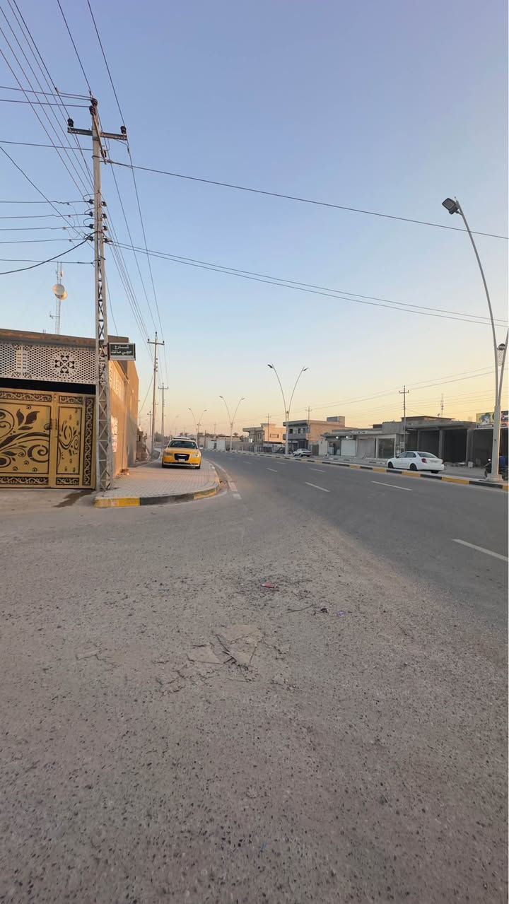 مساحة القطعة 200 متر الواجهة 12\نزال17 

متوفر ماء كهرباء وكافه الخدمات اراضي زراعيه المالك
عراقي العنوان الجزيرة الحوطه قرب
ملعب الريان للاستفسار متوفر وتساب*********** Singapore
