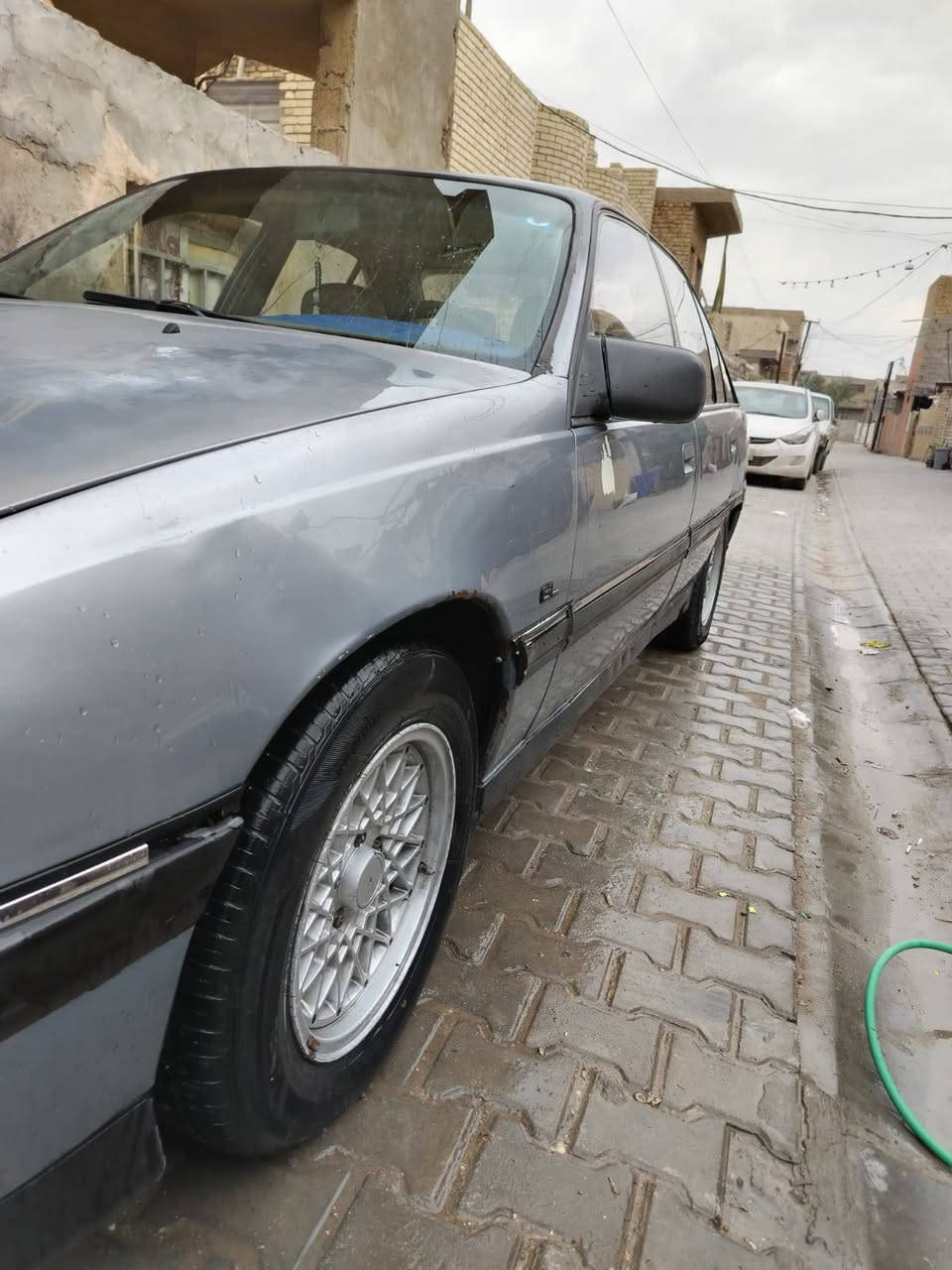 السلام عليكم اوميكا ٩١ محرك ٢٠٠٠ كير عادي سياره ابلاد لا صبغ ولا معجون بسمي رقم انكليزي بغداد نظيفه السياره اي خياس ماكو اي عطل ماكو تخم تاير السياره حلوه السعر ٣٧ ورقه الهاتف ***********
