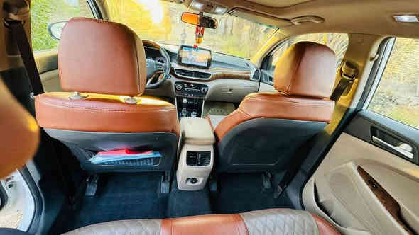 السلام عليكم توسان 2020 فول مواصفات ١/١خليجي ماشيه 51الف حقيقي كفاله عامه من الصبغ والضربه فقط بارد أربع أصابع ب الحافه مال الباب محرك كير ع وضع الشركه برغي ما مفتوح بيهن بنورما بصمه تشغيل و بصمه بيبان تبريد قطعتين خمس عدسات كشنات جلد كشن كهربائي شاشه كبيره تحكم ستيرن صاج داخل السياره لايت لد مري شفط ترحيب وشفط المري ويل كب حجم ١٩ كامره أمامه +خلفيه دواره حساس خلفي اضاءه لد باليدات السياره بسمي سنويه جديه الاتصال ع الرقم. *********** السعر 218 وبيه مجال بصيط
