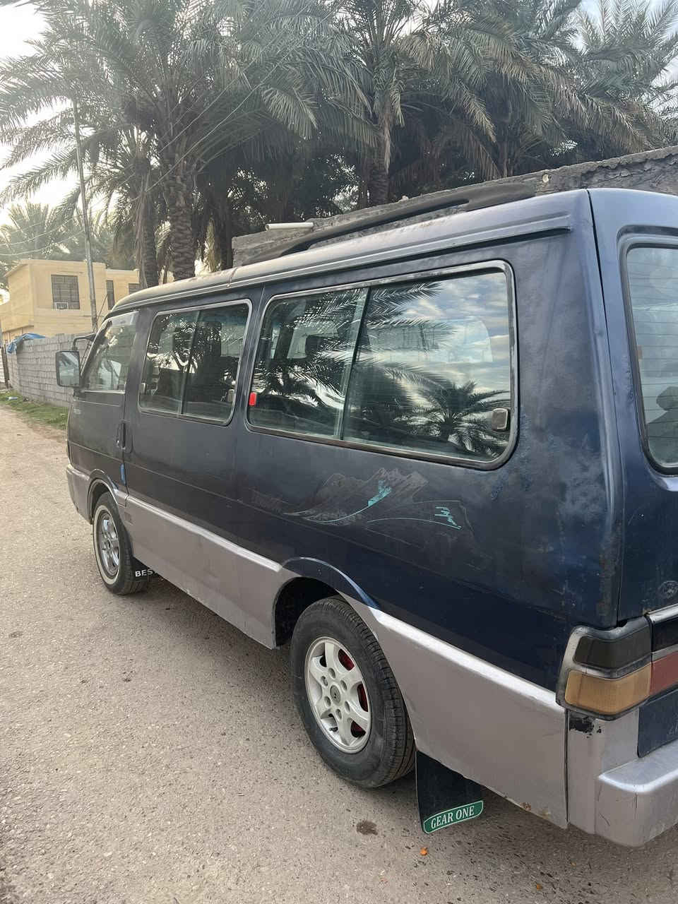 كيا بسته موديل ٩٥ ام الزعانف وتنته بلاديه مابيها صبغ بس الجنطه الباقي كل الكشر مكفول جاهزه كير مكينه اكسل شواصي جدد رقم بغداد وسنويه جديده.  السعر ٦٠ بيها مجال عنوان التاجي   مكلف بالنشر شراي اتصل رقم صاحبها ***********
