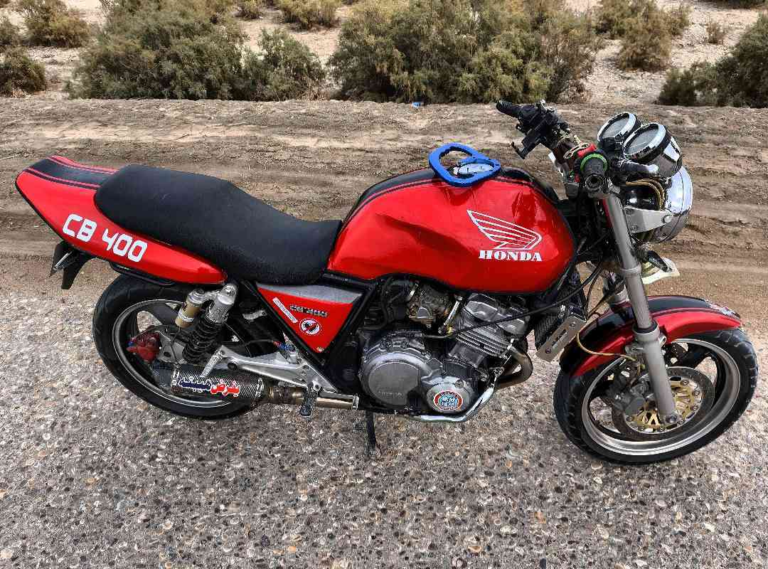 السلام عليكم بطح سيبي 400 جيل اول دراجه نضيفه حيل وما ناقصهه برقي شغاله بكل وقت اوراق كامله كمرك مدفوع كهربائيات شغاله مكينه كلش حلوه لٱ صوت ولا نضيح مكاني الناصرية قضاء الاصلاح سعر مليون و 600 وبيهه مجال

***********
