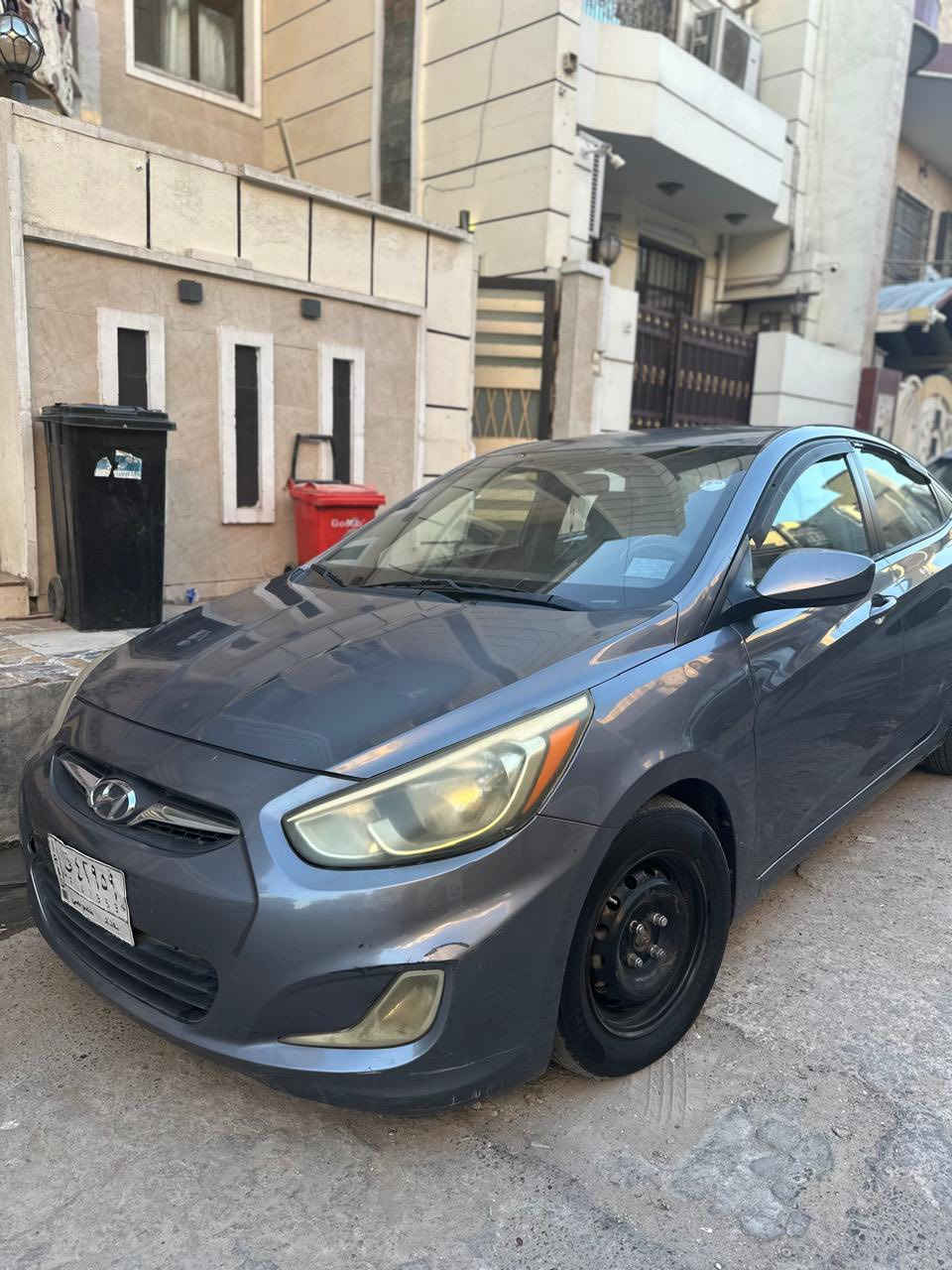 السلام عليكم
اكسنت مودل 2015 امريكي 
ماشية 140 الف ميل وقابل للزيادة
السيارة بيها ضربة بالجاملغ مثل ما موضح بالصورة 
والمحرك والكير بلادي مكفولات 
محركها 1.6GDI 
بيها سونار جديد وجاهز للاستخدام مباشرة الرقم بغداد وتحويل مباشر ثاني يوم 
والسيارة بيها شاشة وكامره 
ومطاك ايرباك السيارة
والتواصل على الواتس فقط
سعر السيارة 85 وبيها مجال للشراية 
***********
