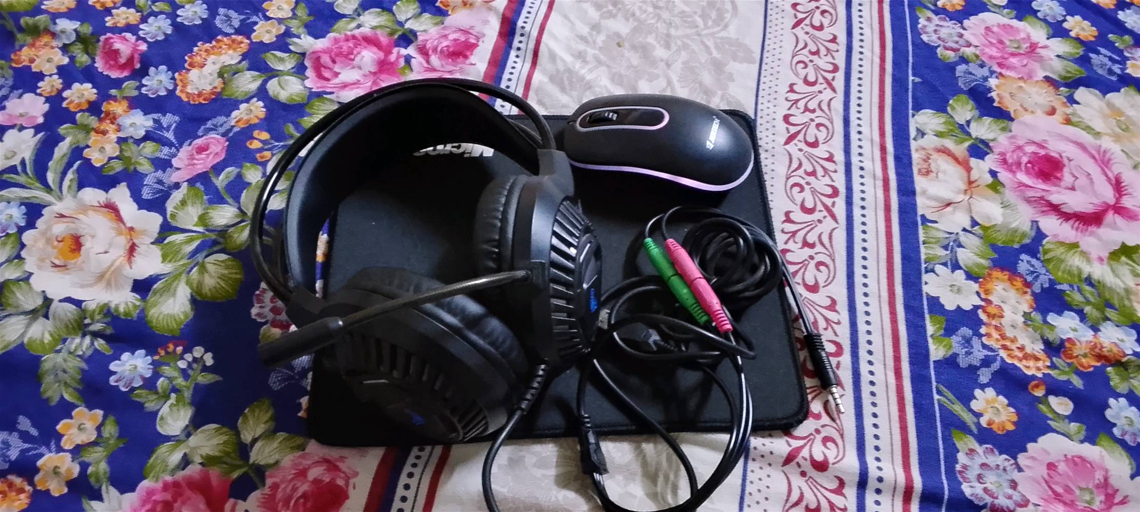 السلام عليكم سماعة من شركة AULA العالمية تشتغل عالpc وعالتلفون بإضاءة RGP وماوس ايضا اضاءة RGP + ماوس باد من شركة مايكروسوف البضاعة غير مستخدمة نهائيا السعر 45 الف فقط العنوان بغداد