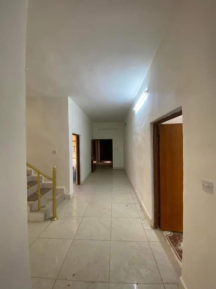 #دار للإيجار طابـقـيـن بناء نظيفة  موقع جدًا مميز شارع عريض 

#العنوان كركوك  - حـي عــدن - الـضباط

#المساحة 300 متـر الواجهة 15 إتجاه شروق شمس      

طابق الاول: غرف نوم عدد 3  - هول  - استقبال - مطبخ حار بارد - صحيات  - كراج سيارة - حديقة
الطابق الثاني : غرف نوم عدد 2 - هول - صحيات 

العقار #حصرًا لدى مكتبنا 
بأمكانكم عـرض عقارتكم لدينا سواءً كانت #بيــع أو ايـجـار 

 للاستفسار الاتصال *********** رشوان المفرجي 

 يتوفر واتساب - تلكرام  

او مراجعة مكتب [ البيرق للعقار ]حي عدن سايدين مدينة العاب كركوك  قرب جامع تحسين صوراني مقابل ثانوية امداد للبنات
