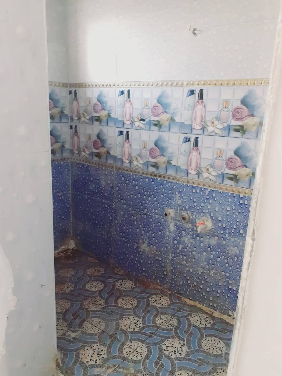 بيت للايجـار بحي العسكري بال21 بناء جديد مامسكون متكون من غرفـه وهول واستقبال وصحيات داخليه وخارجيه ومطبخ مساحته البيت 130 گلش نظيف
للاستفسار 
اتصال ع الرقم( *********** )
