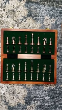 طقم شطرنج • فضي برونزي • توصيل