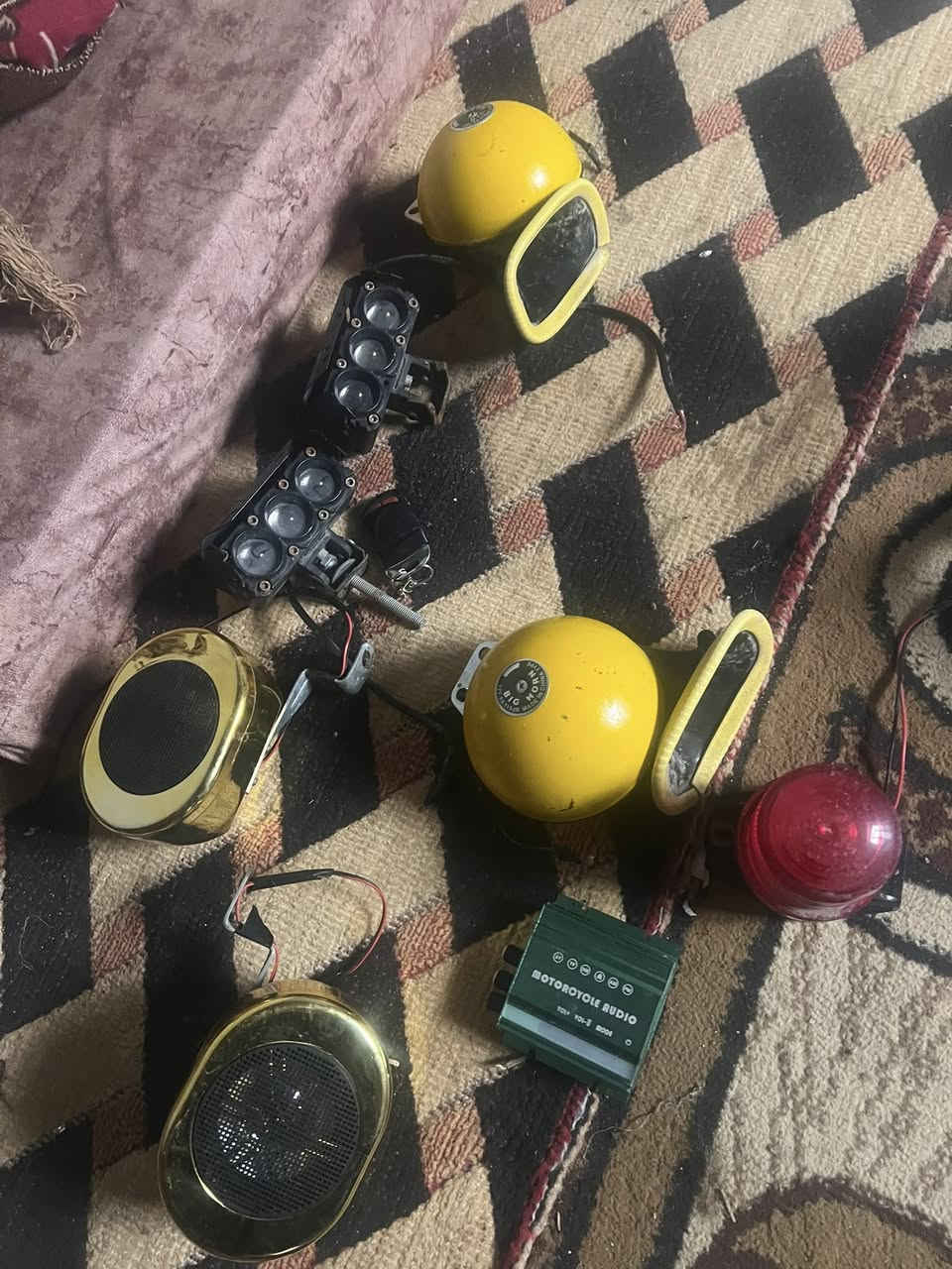 سلام عليكم غراض جنبزه هورنات وفتل بومات انبيثري  ايطار يصير علي لايت سعرهن 75قفل
***********
