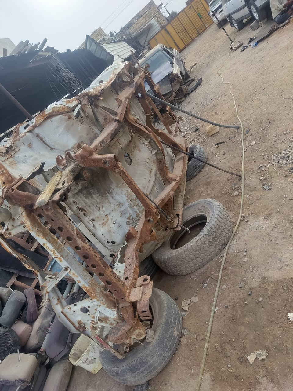 شاصي دير رقم بابل أصولي للبيع  وذا اكو دير مناسبه للبيع  نأخذ غراضه. نعمر الشاصي مكاني بابل رقم *********** سعره ٥ ورقات
